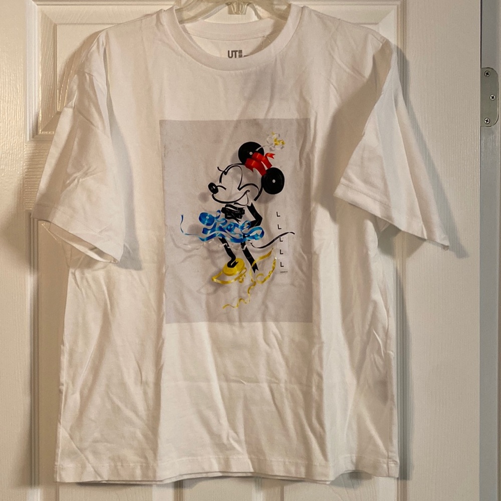 Uniqlo x Disney t-shirt with Minnie Mouse design size L